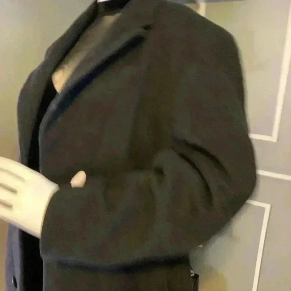 Jos A. Bank - Picture 8 of 13